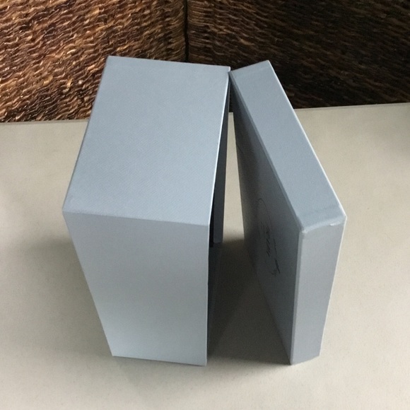 PRADA - Picture 4 of 15